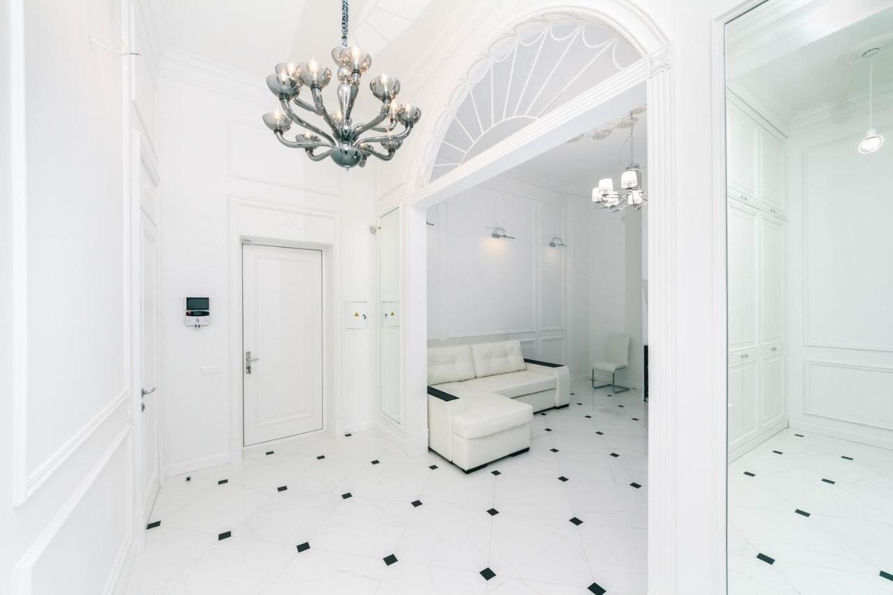 Luxury Beatiful Apartment On Pyshkinska Street Kiev Exterior foto